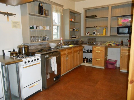 I've been in lots of hostel kitchens that look vaguely like this one. Photo Cred https://www.flickr.com/photos/glenmazza/8530299744 