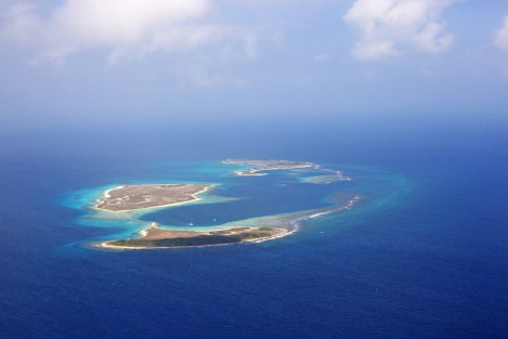 Los Roques from plane photo cred: http://upload.wikimedia.org/wikipedia/commons/4/42/Los_Roques_from_plane.jpg 