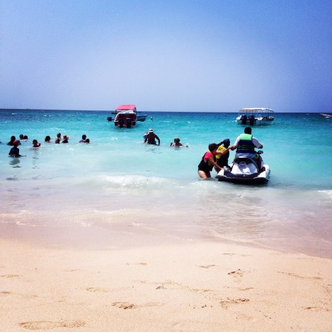 I had to wait for quite a while before I could take a pic with this few people in it. Playa Blanca was BUSY!