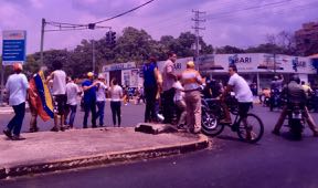 protests block intersections